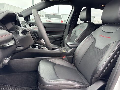 Used 2023 Jeep Compass Trailhawk image 12