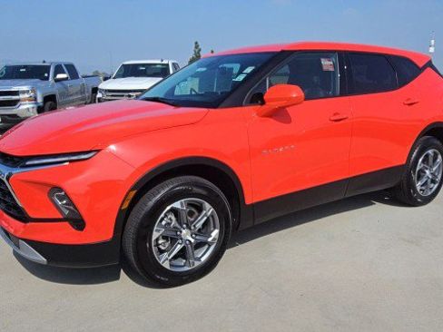 Used 2025 Chevrolet Blazer LT FWD image 4