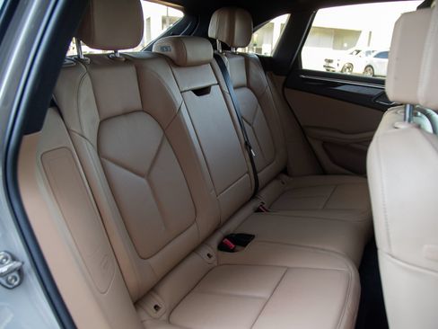 Certified 2020 Porsche Macan S AWD/4WD image 12