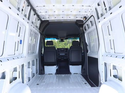 Used 2025 Mercedes-Benz Sprinter 2500 image 20
