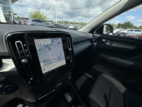Used 2025 Volvo XC40 B5 Plus w/ Protection Package Premier AWD/4WD image 29