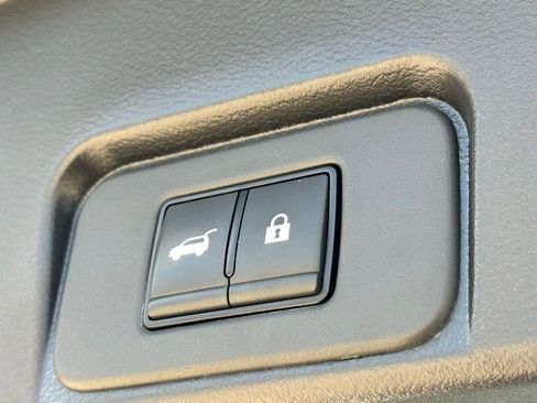 Used 2023 Nissan Rogue SL w/ SL Premium Package image 10