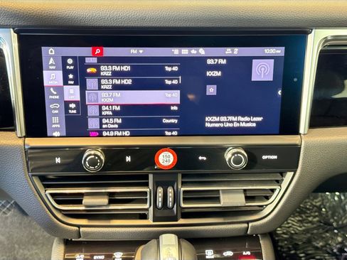 Used 2025 Porsche Macan image 14