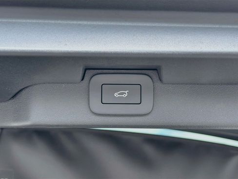 New 2026 Land Rover Discovery Limited Edition AWD/4WD image 14