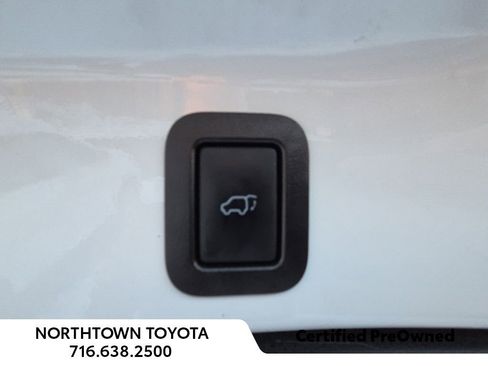 Used 2019 Toyota Highlander XLE image 10