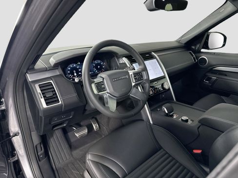 Certified 2025 Land Rover Discovery Dynamic SE image 11