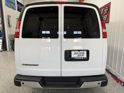 Used 2025 Chevrolet Express 3500 LT w/ LT Preferred Equipment Group RWD image 19