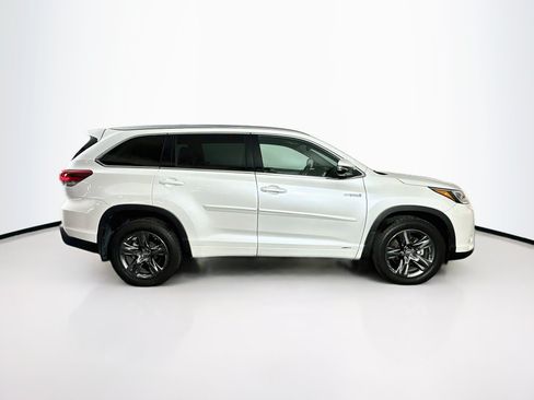 Used 2018 Toyota Highlander Limited Platinum AWD/4WD image 10