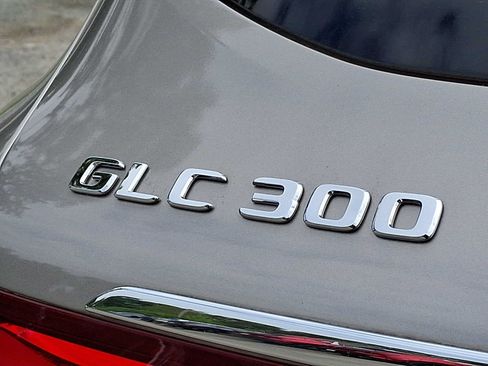Used 2019 Mercedes-Benz GLC 300 4MATIC image 30