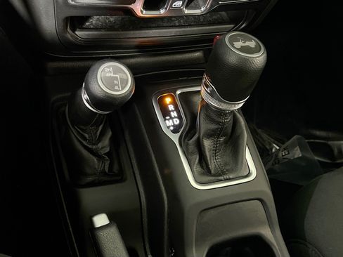 Used 2021 Jeep Wrangler Unlimited Sport AWD/4WD image 16