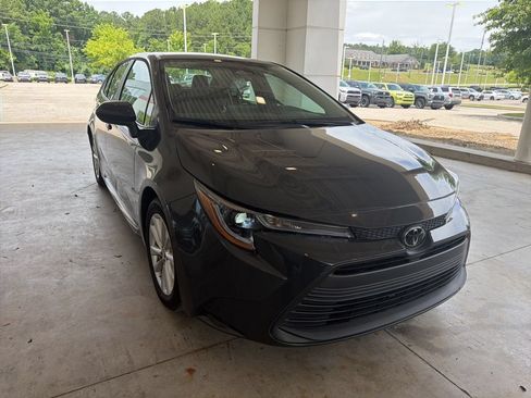 Used 2023 Toyota Corolla LE w/ LE Convenience Package FWD image 4