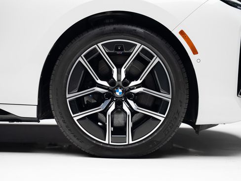 Used 2024 BMW 740i xDrive w/ Executive Package AWD/4WD image 39