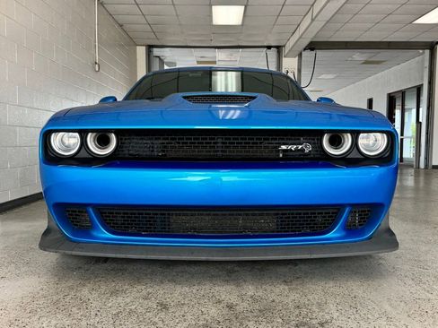 Used 2018 Dodge Challenger SRT Hellcat RWD image 3