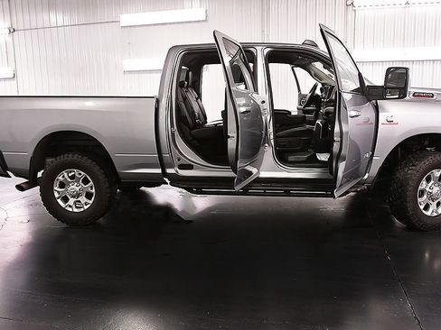 Used 2024 RAM 2500 Laramie AWD/4WD image 32