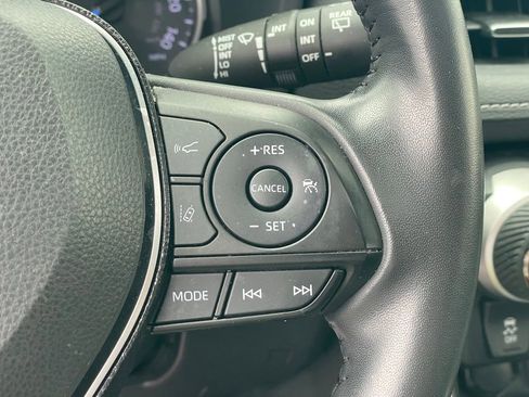 Used 2021 Toyota RAV4 XLE Premium AWD/4WD image 15