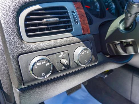 Used 2008 Chevrolet Suburban LTZ w/ LTZ Preferred Equipment Group AWD/4WD image 16