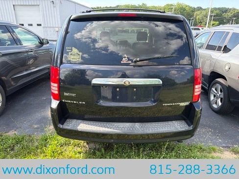 Used 2010 Chrysler Town & Country Touring Plus FWD image 5