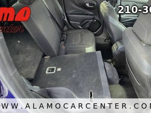 Used 2017 Jeep Renegade Altitude FWD image 24