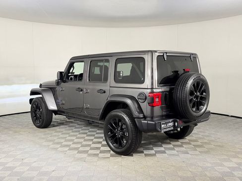 Used 2025 Jeep Wrangler Unlimited Sahara w/ Safety Group AWD/4WD image 9