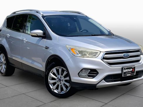 Used 2017 Ford Escape Titanium FWD image 3