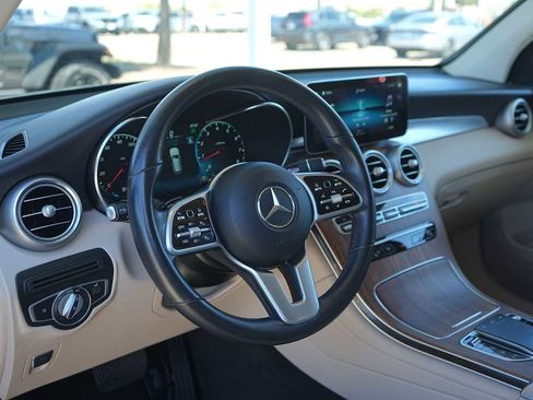 Used 2022 Mercedes-Benz GLC 300 image 2