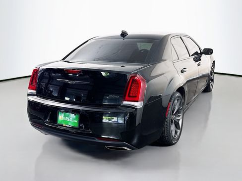 Used 2022 Chrysler 300 Touring w/ Sport Appearance Package RWD image 10