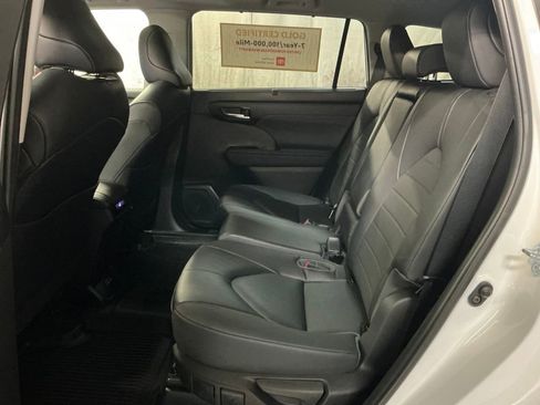 Used 2023 Toyota Highlander XLE image 25
