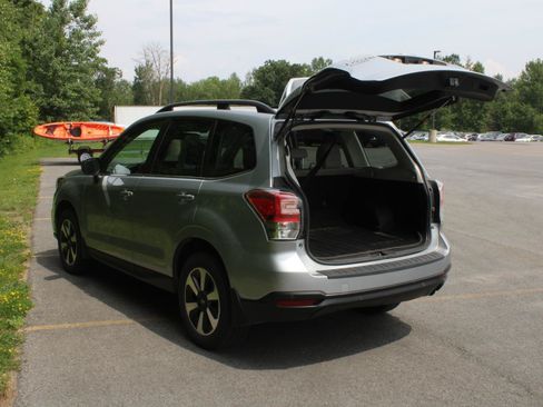 Used 2017 Subaru Forester 2.5i Limited AWD/4WD image 7