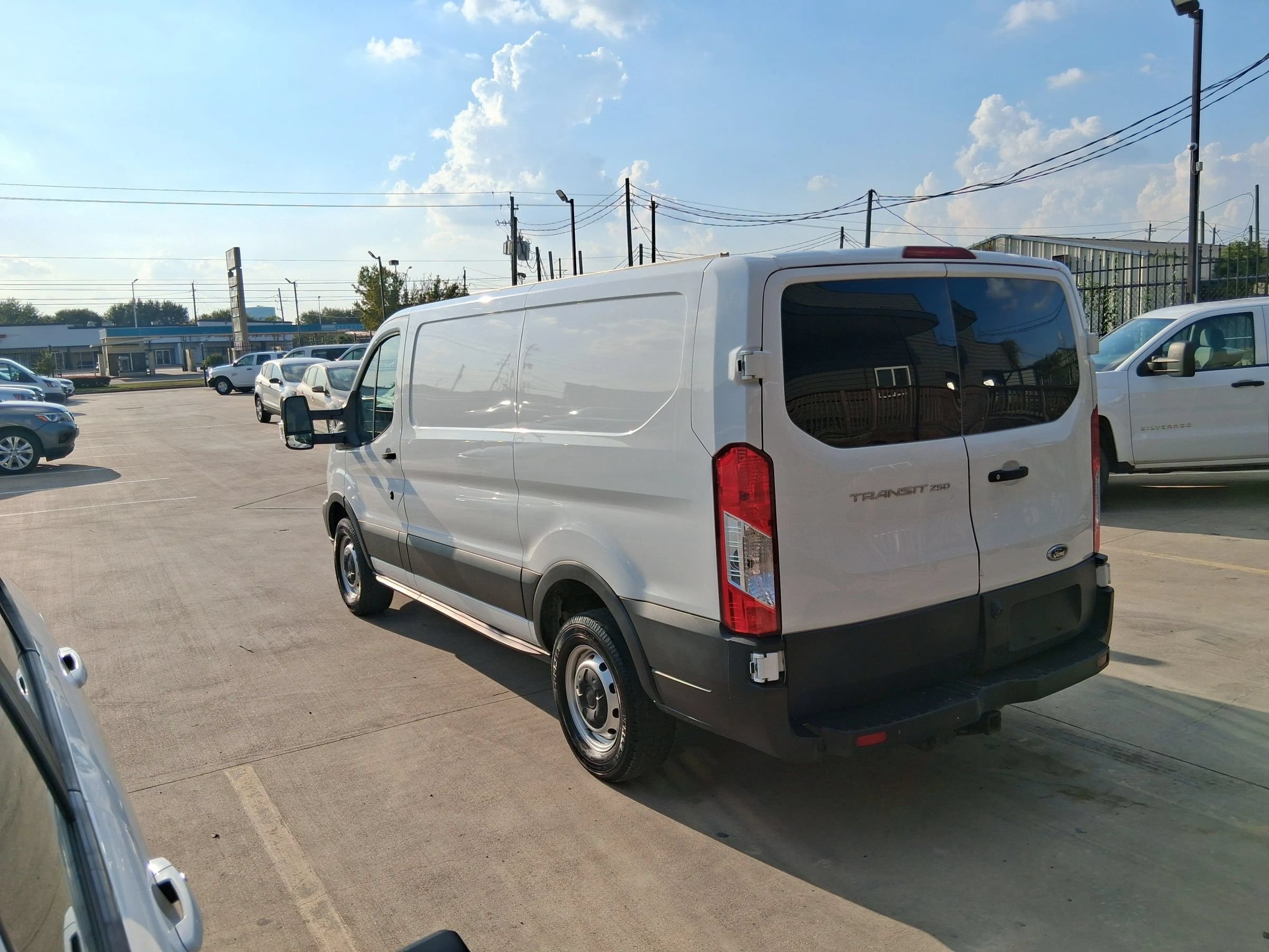 Used 2019 Ford Transit 250 130 Low Roof RWD image 4