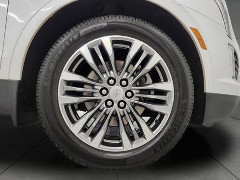 Used 2018 Cadillac XT5 Premium Luxury AWD/4WD image 4