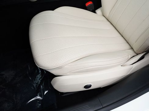 Used 2025 Mercedes-Benz E 350 4MATIC Sedan image 24