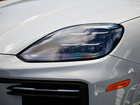 New 2025 Porsche Cayenne Turbo image 11