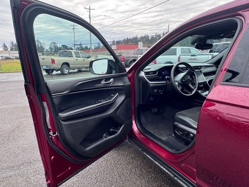 Used 2024 Jeep Grand Cherokee L Laredo image 17