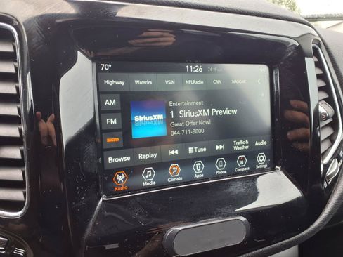 Used 2019 Jeep Compass Latitude FWD image 6