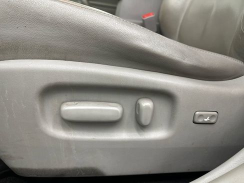 Used 2013 Toyota Highlander SE FWD image 7