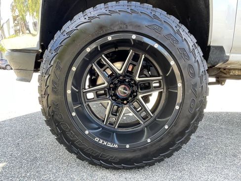 Used 2017 Chevrolet Silverado 1500 LT w/ LT Plus Package image 32