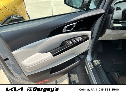 Used 2022 Kia Carnival SX FWD image 6