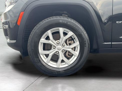 Used 2023 Jeep Grand Cherokee L Limited AWD/4WD image 31