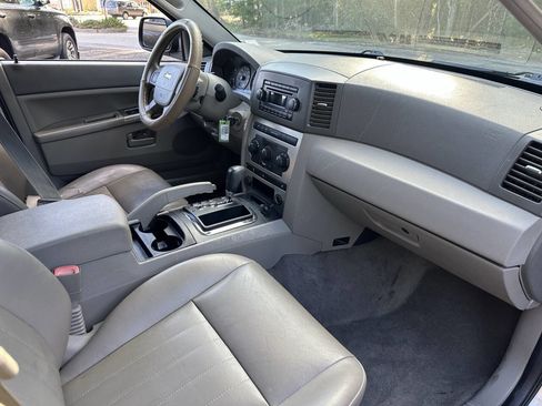Used 2006 Jeep Grand Cherokee Laredo AWD/4WD image 6