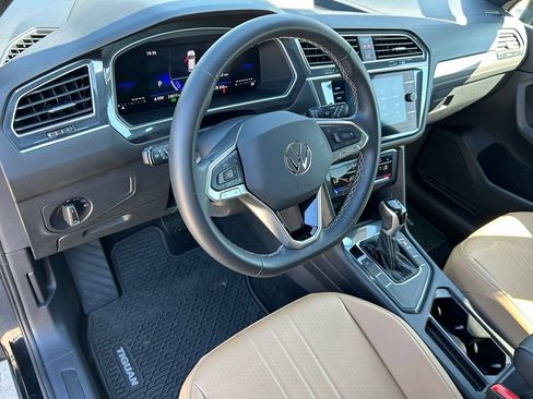 Certified 2024 Volkswagen Tiguan SE FWD image 17