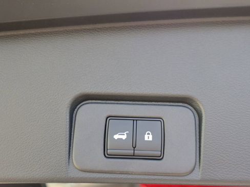 Certified 2025 Nissan Rogue SV image 29