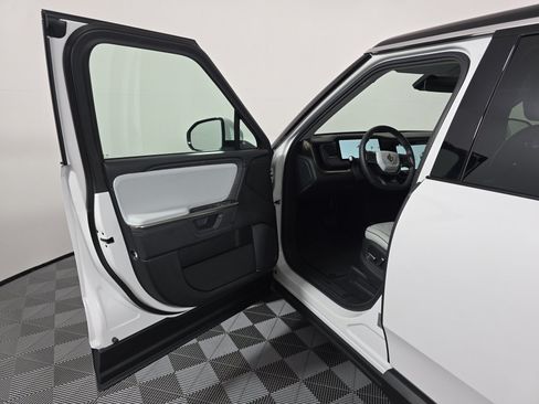 Used 2025 Rivian R1S Adventure AWD/4WD image 16