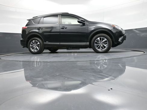 Certified 2018 Toyota RAV4 XLE w/ Convenience Package image 28
