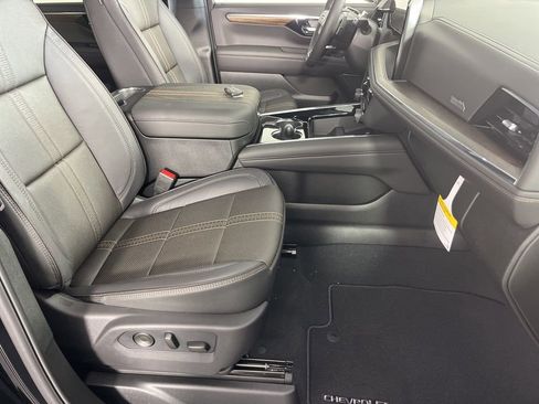 New 2026 Chevrolet Suburban High Country AWD/4WD image 17