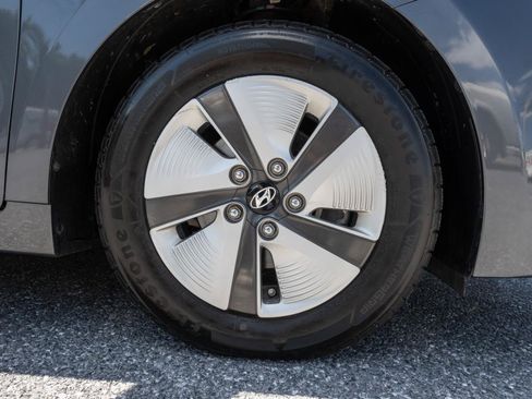 Used 2018 Hyundai Ioniq Blue FWD image 32