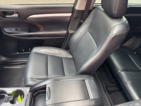 Used 2018 Toyota Highlander XLE AWD/4WD image 17