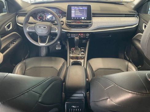 Used 2025 Jeep Compass Latitude AWD/4WD image 11
