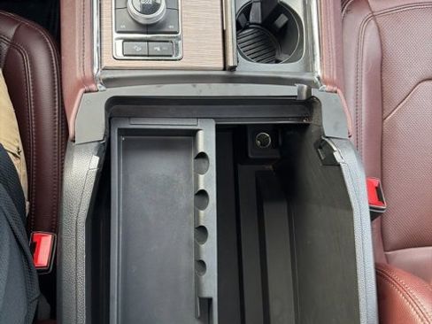 Used 2024 Ford Expedition Limited image 14