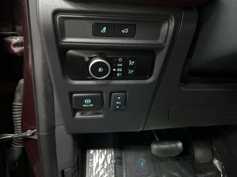 Used 2024 Ford Expedition Limited AWD/4WD image 37