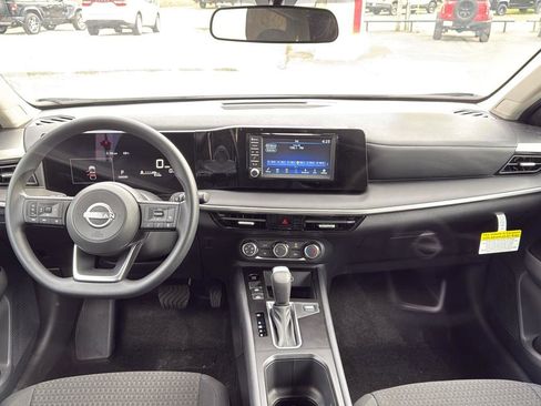 New 2025 Nissan Kicks S image 13